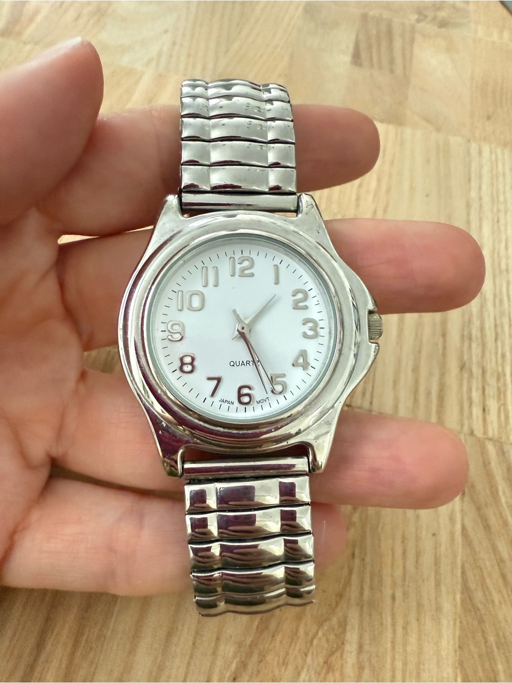 Unbranded silver tone minimal watch NEW BATTERY